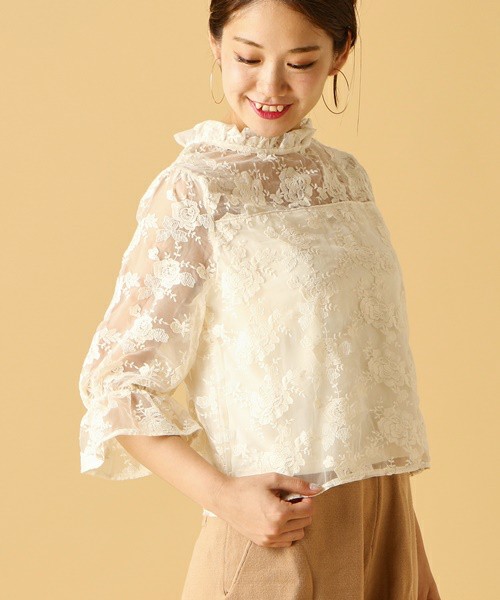 ホワイトレースブラウス