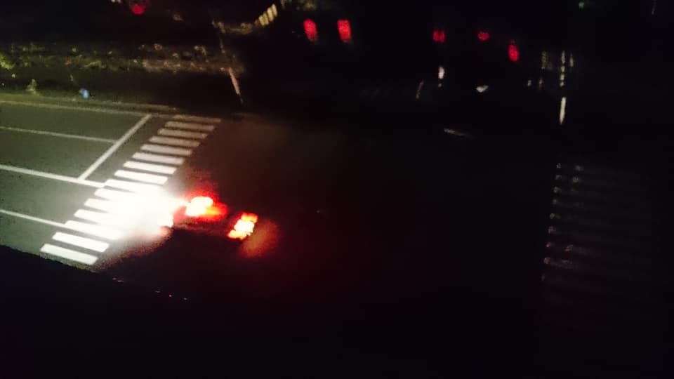 地震直後、マンションの窓から撮影した通り。信号が消えている