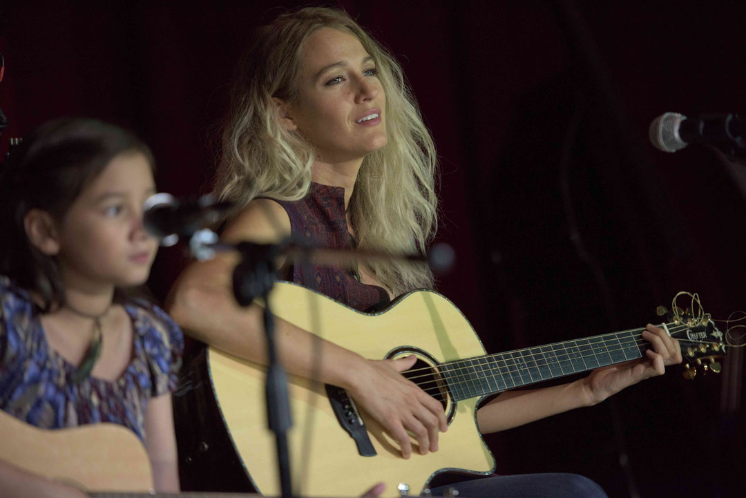 『かごの中の瞳』より