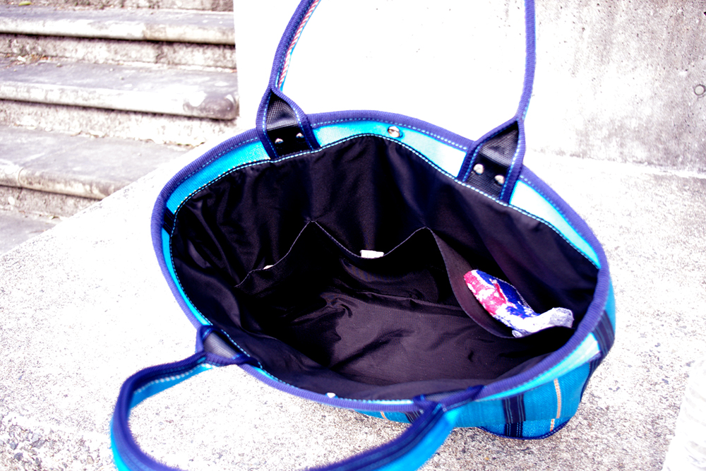 内側には大きめのポケットが