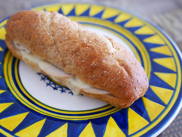 無印良品／ホットサンド　スモークチキン＆チーズ