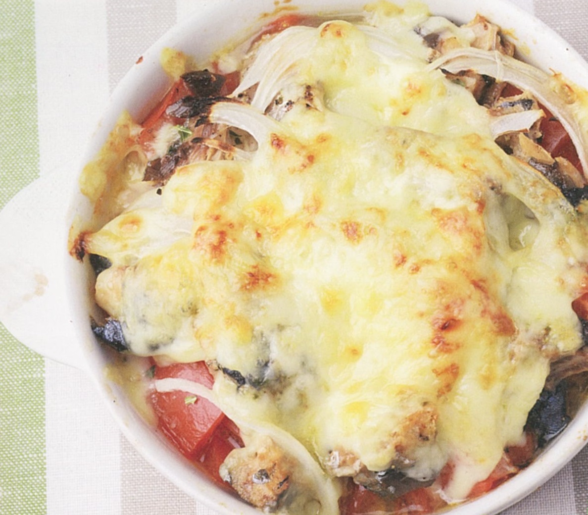 さば水煮缶とトマトチーズ焼き