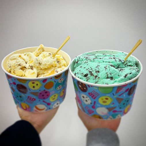 左:アイス部部長、右:シズリーナ