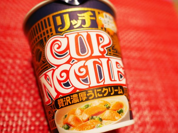 カップヌードルリッチ「贅沢濃厚うにクリーム」パッケージ
