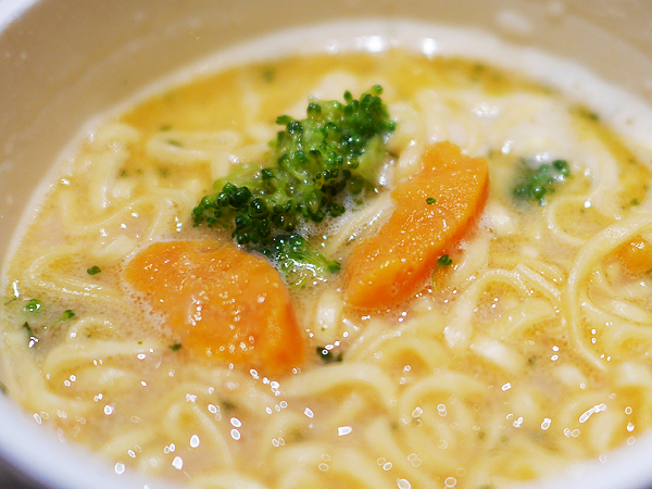 カップヌードルリッチ「贅沢濃厚うにクリーム」＋仕上げペースト