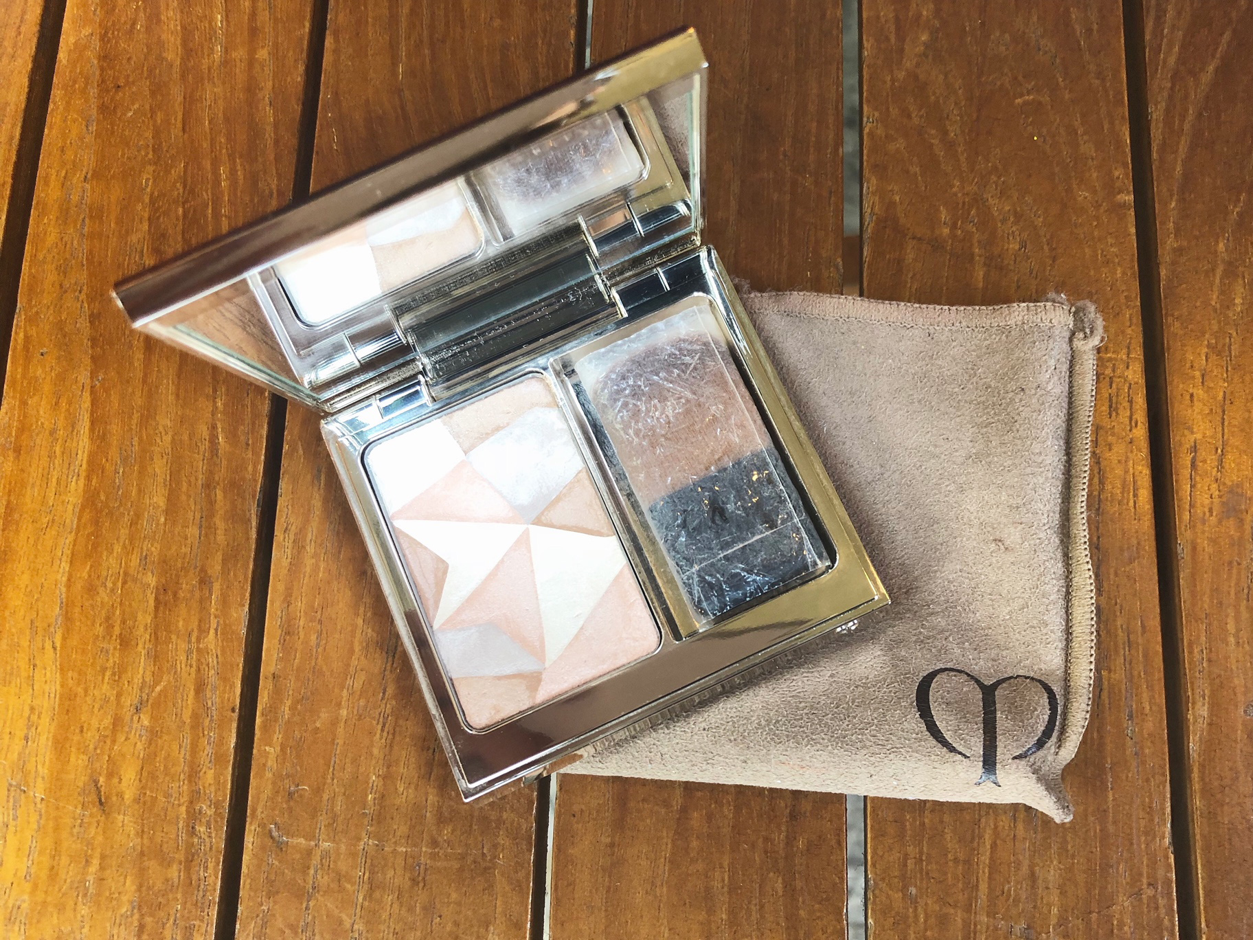 クレ・ド・ポー　ハイライトパウダー