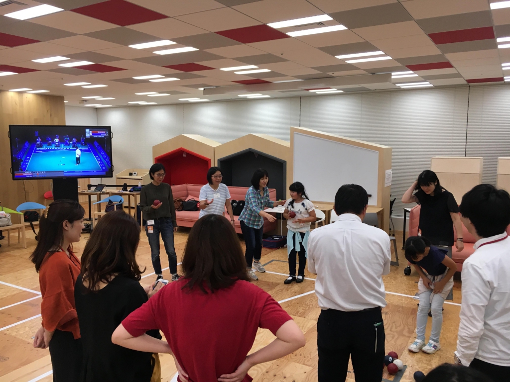 会場は某社のイベントスペース