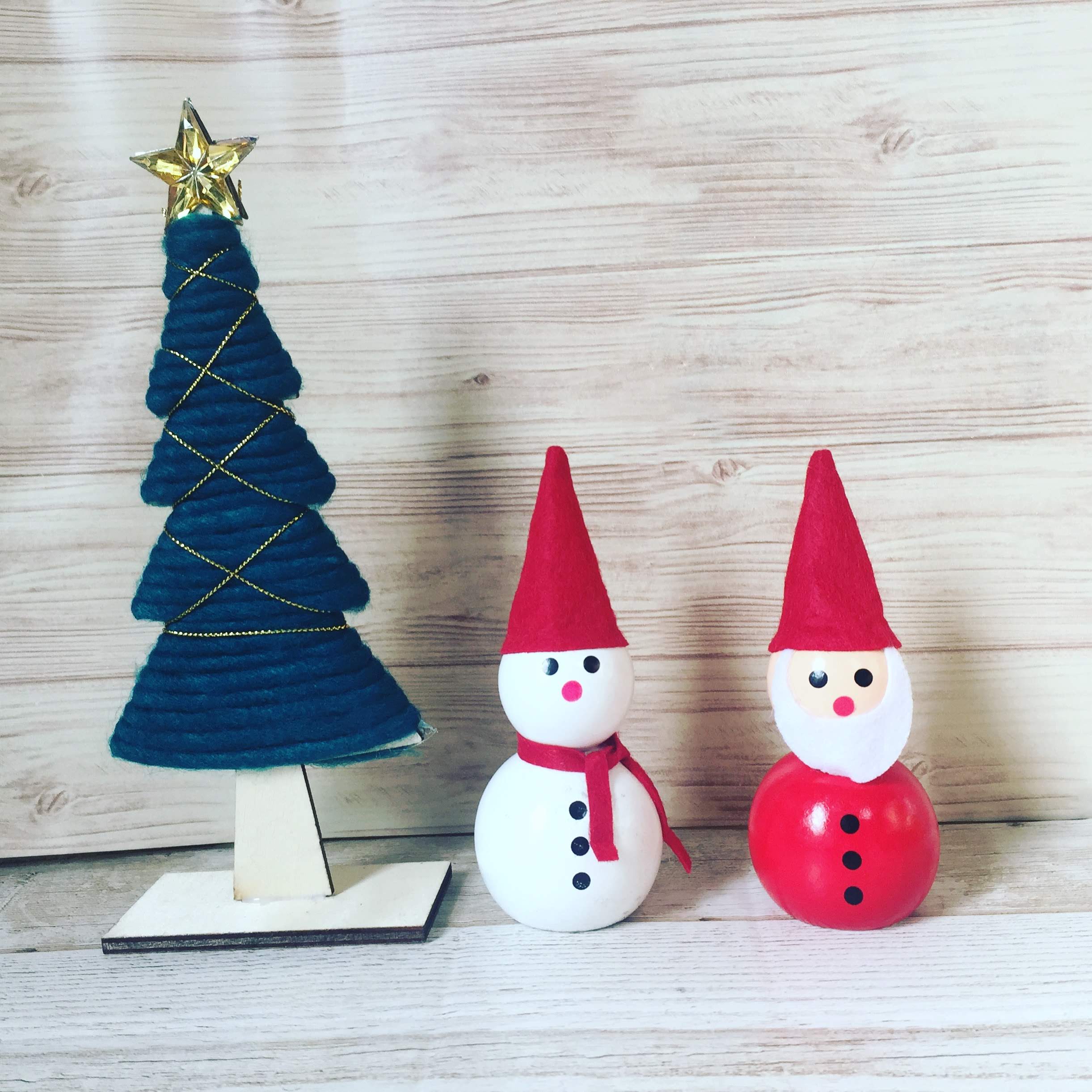 毛糸巻きツリー、ウッドオブジェノエル　各100円