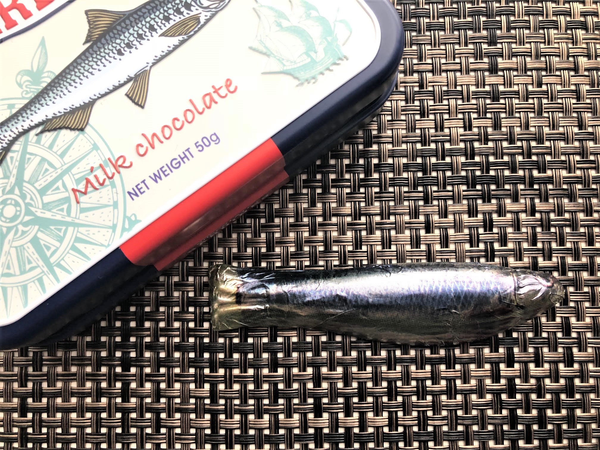 CHOCOLATE SARDINES（518円）