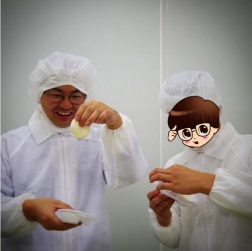 「雪見だいふく」試食　北村考志さんとシズリーナ