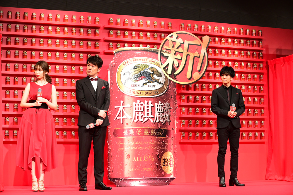 田山さんのレクチャーを「うんうん」と聞く3人