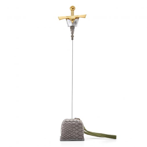 ［YOU＋MORE！］伝説の剣キーケース　2,300円