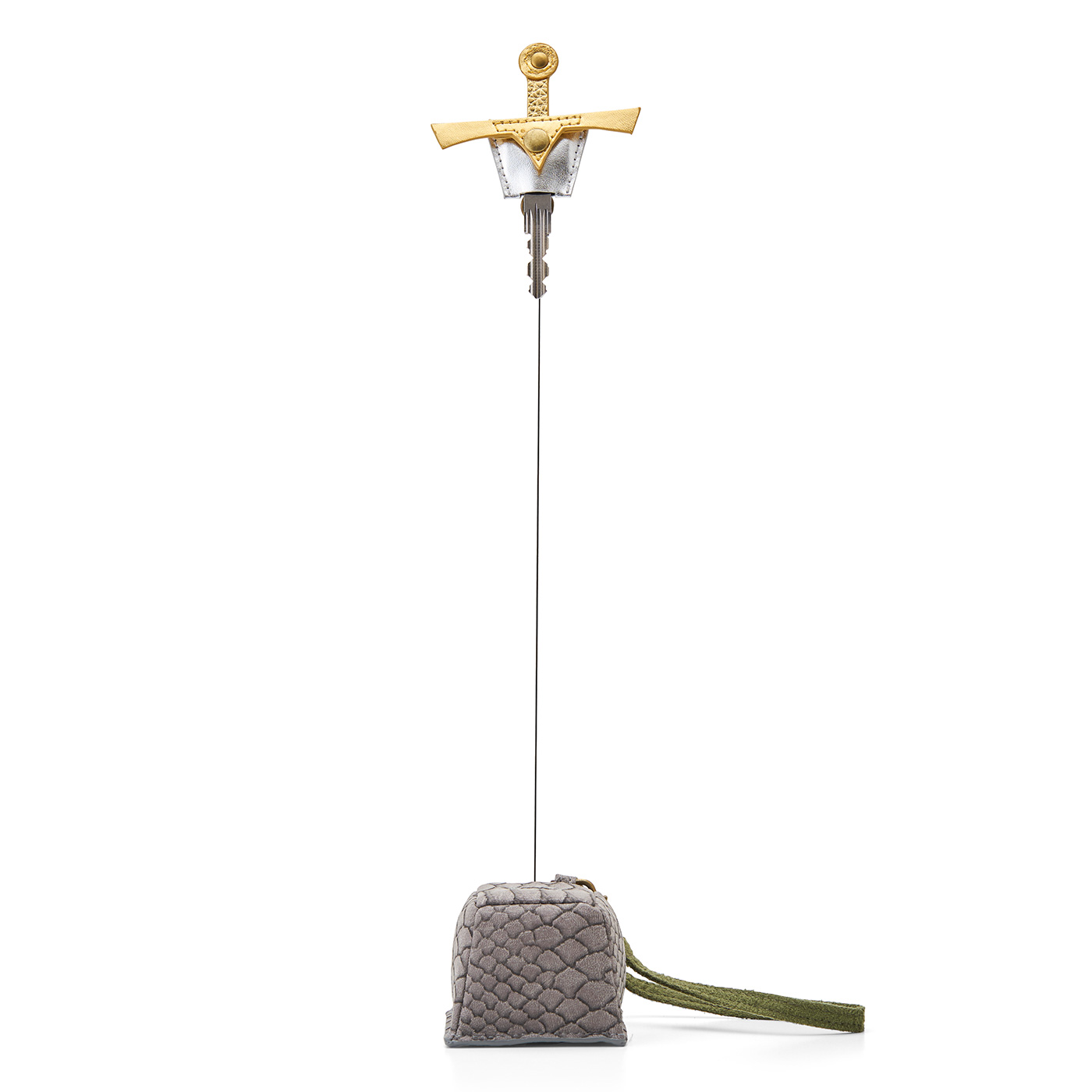 ［YOU＋MORE！］伝説の剣キーケース　2,300円