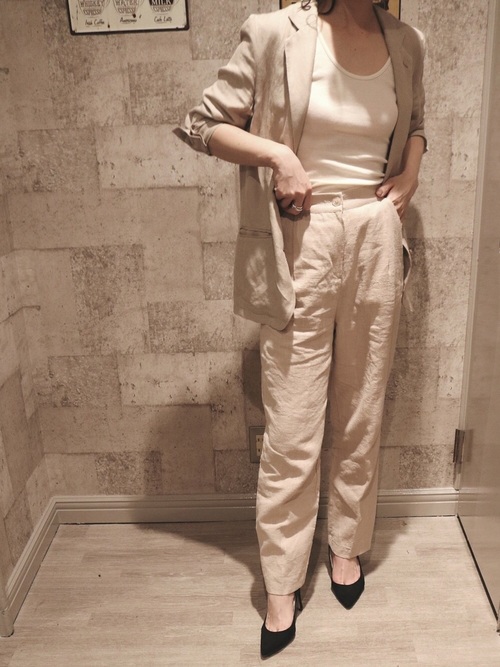 シャツとパンツのセットアップ