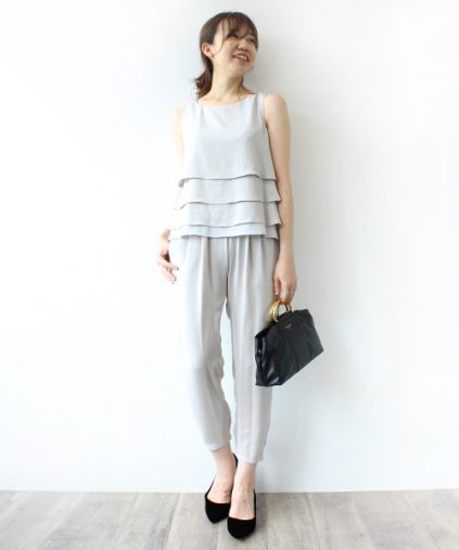 シャツとパンツのセットアップ