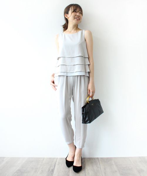 シャツとパンツのセットアップ