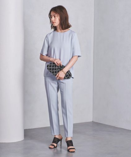 シャツとパンツのセットアップ