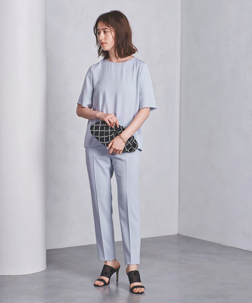 シャツとパンツのセットアップ