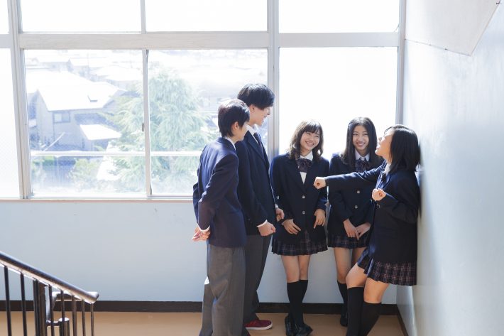 塾の先生との交際を自慢する男子高生