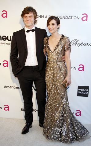 エマ・ロバーツとエヴァン・ピーターズ