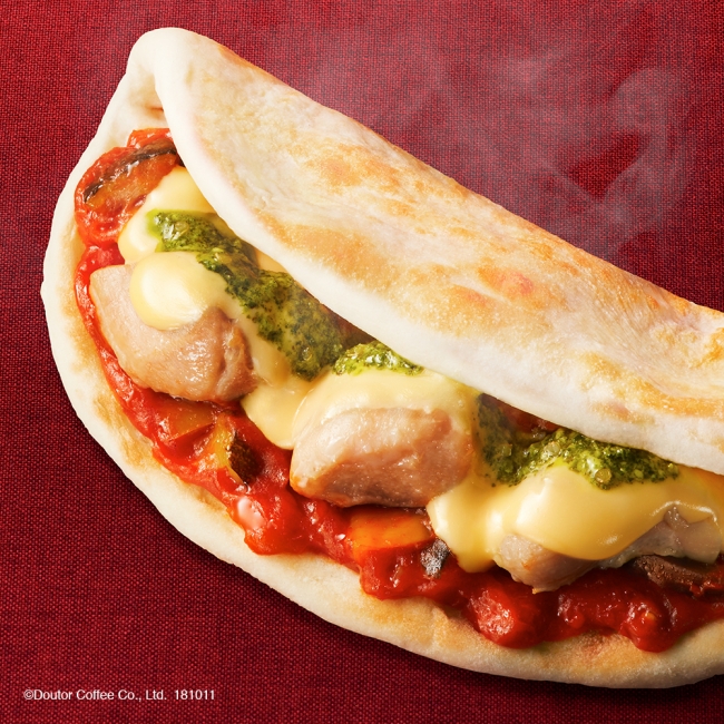 カルツォーネ ごろっとチキンと野菜のカポナータ