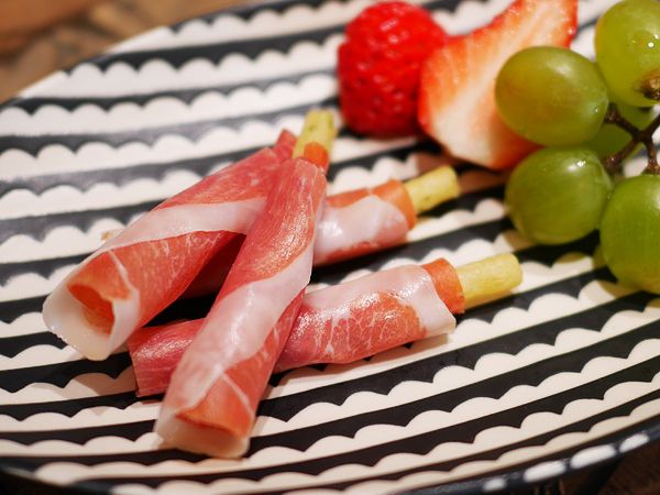 生ハムとお菓子