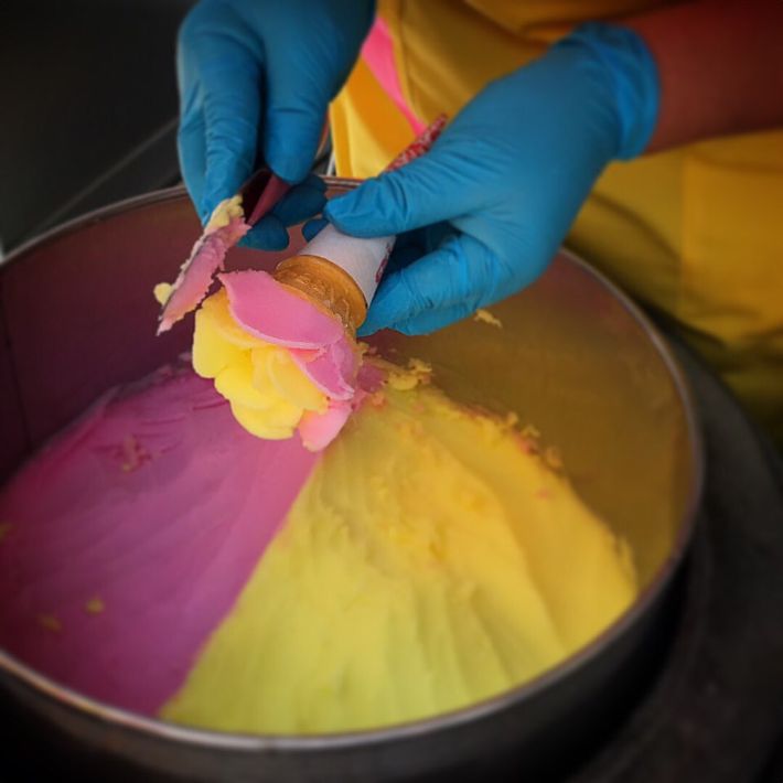 秋田県の「ババヘラアイス」