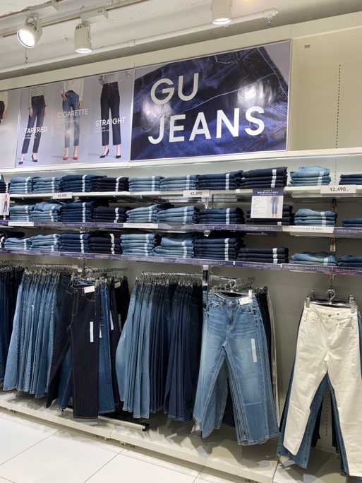 GUジーンズ売り場