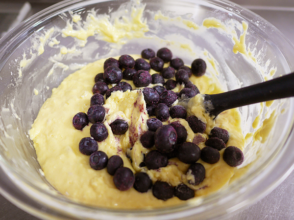 ブルーベリーパンケーキ生地づくり