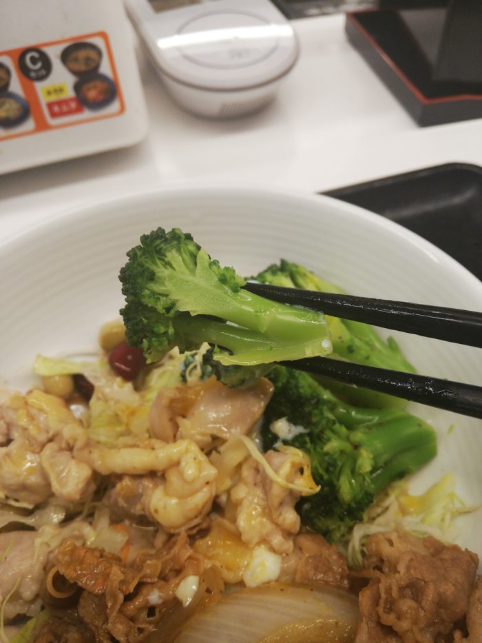 吉野家「ライザップ牛サラダ」ブロッコリー