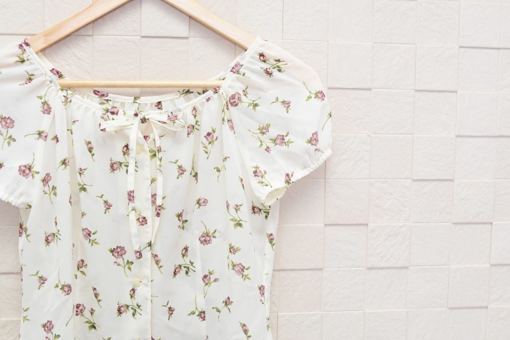 おしゃれなブラウス