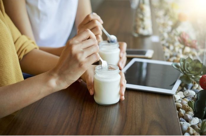 職場のランチでギリシャヨーグルト