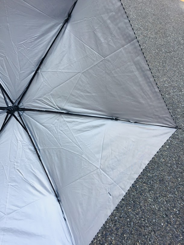 晴雨兼用折りたたみ傘　500円／3COINS