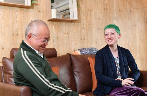 左から、サムソン高橋さんと能町みね子さん