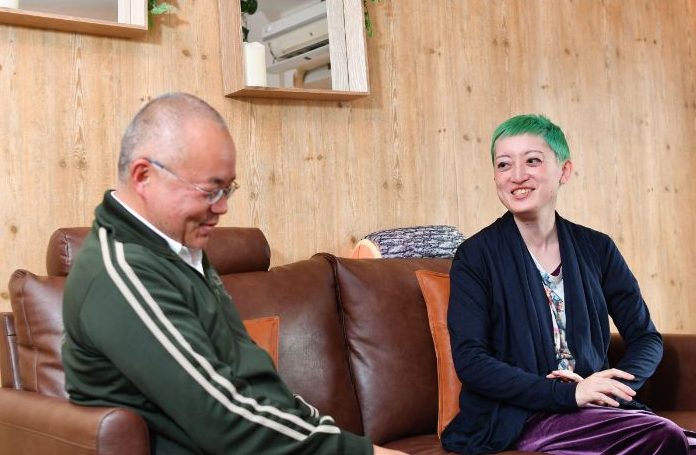 左から、サムソン高橋さんと能町みね子さん