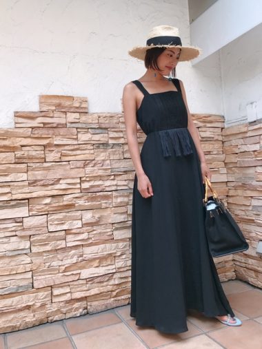 サマーブラックドレス