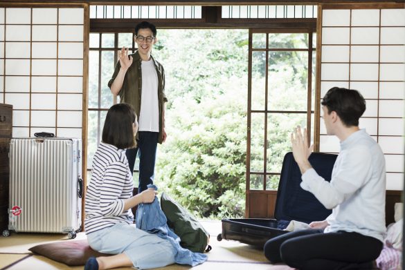 格安ゲストハウスに滞在する女性。安全なの?