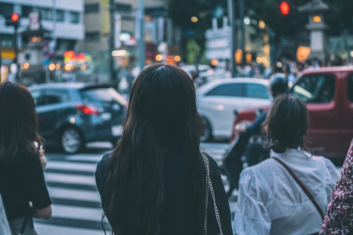 〈 孤立 ⇔ 自立 ⇔ 依存 〉