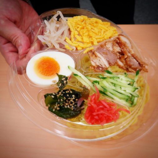 コンビニ冷やし中華の正しい盛り付け方