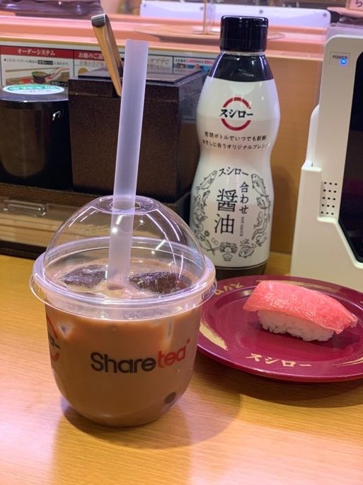 スシロー「光るゴールデンタピオカミルクティー」