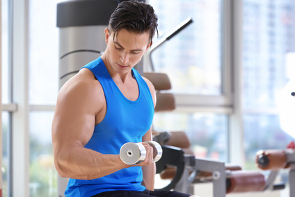 ジム、スポーツクラブ、男性パーソナルトレーナー