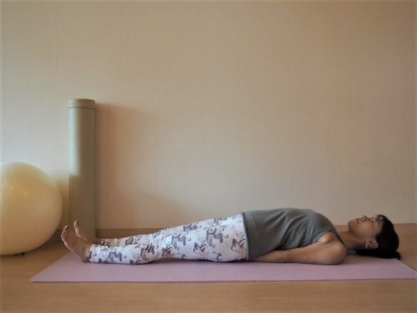 顔をスッキリさせるヨガ2