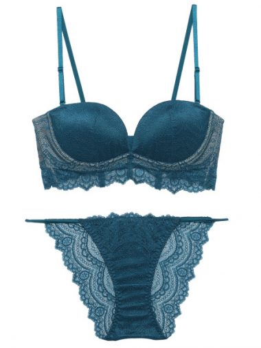 ラヴィジュール（RAVIJOUR）「SILKY FITカバーアップ ブラセット」￥6,990