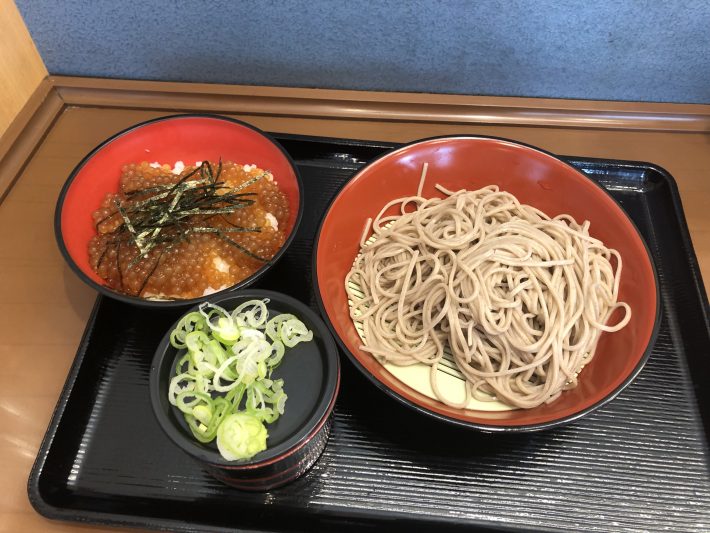 「ミニいくら風たぴおか漬け丼セット もり」