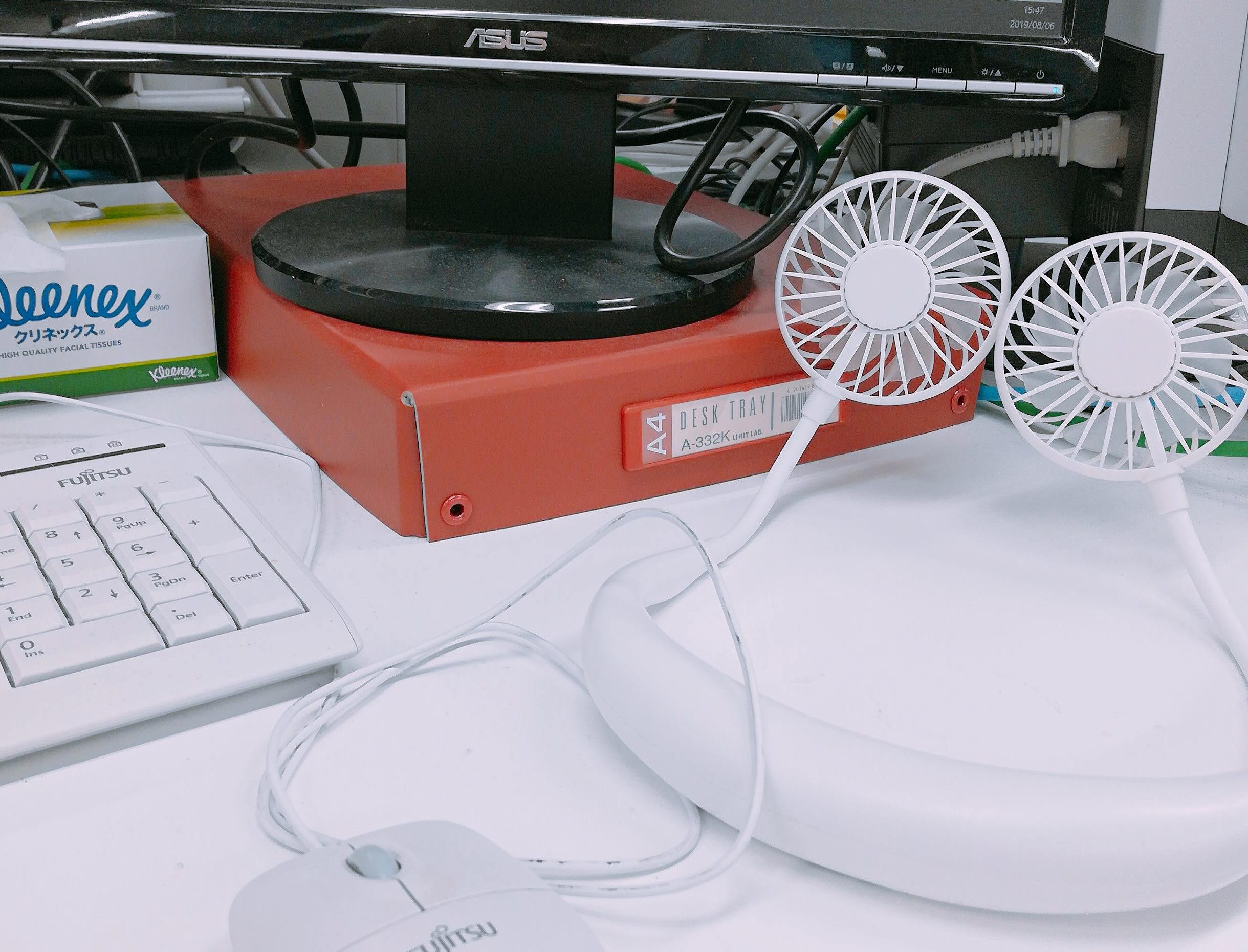 VLANCH「首掛け扇風機」￥2,150 （編集部調べ）