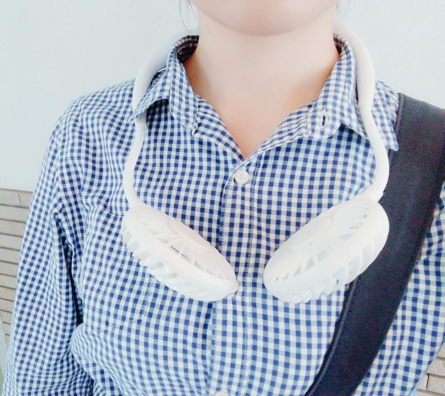 「首掛けタイプ」の携帯扇風機