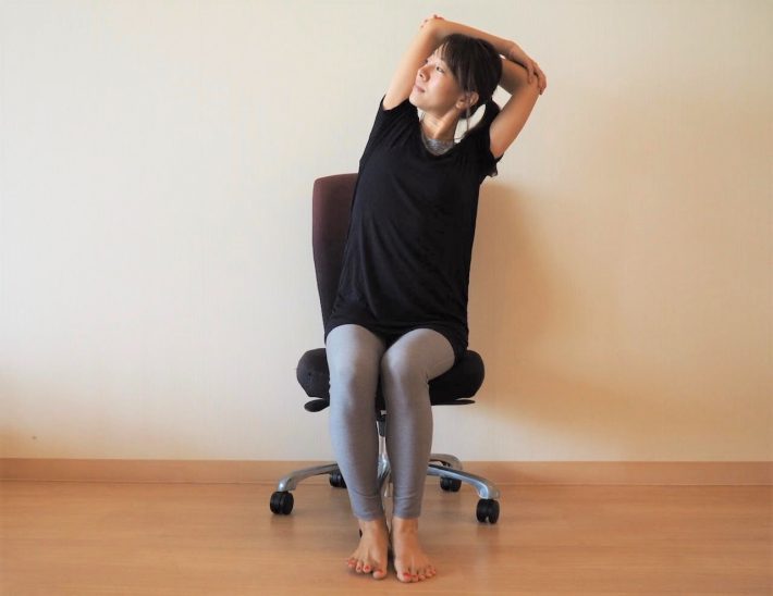 トイレでできるガス抜きポーズ