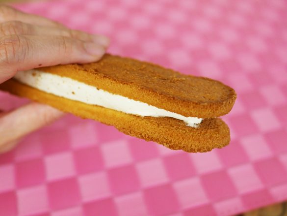 ワンハンドスイーツ　ファミリーマート