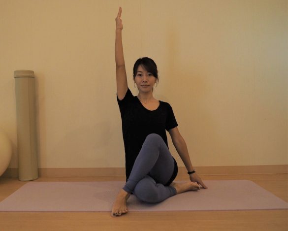 対スマホジワ「牛の顔のポーズ」2