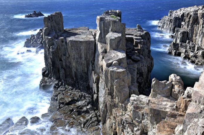 東尋坊、日本海の崖